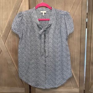 Joie XS Blouse bow / tie at neck geometric off white and navy blue short sleeve